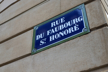 plaque de rue indiquant la rue du faubourg saint honoré, endroit célèbre de Paris