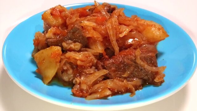 Bigos, braised beef with cabbage and potato, rotating video