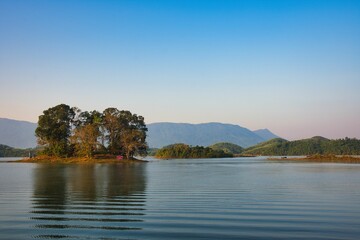 Nam Ngum Reservoir, Tha Heua, Laos, Asien. Beautiful nature at Lake close to Vientiane. High quality photo