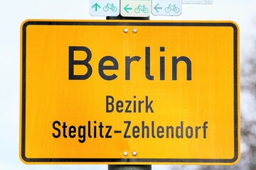 Sign on the state border between Potsdam in Brandenburg and Berlin with the inscription 