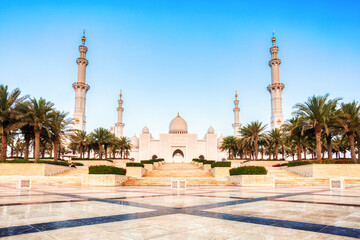 Fototapeta na wymiar Sheikh Zayed Grand Mosque aat Sunrise, Abu Dhabi