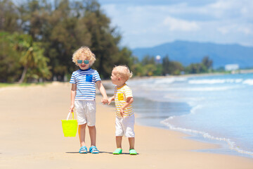 Fototapeta premium Kids on tropical beach. Children playing at sea.