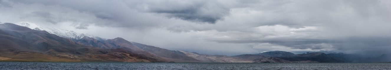 Fototapeta premium morning clouded mountain Tso moriri, Lah, Ladakh, India.