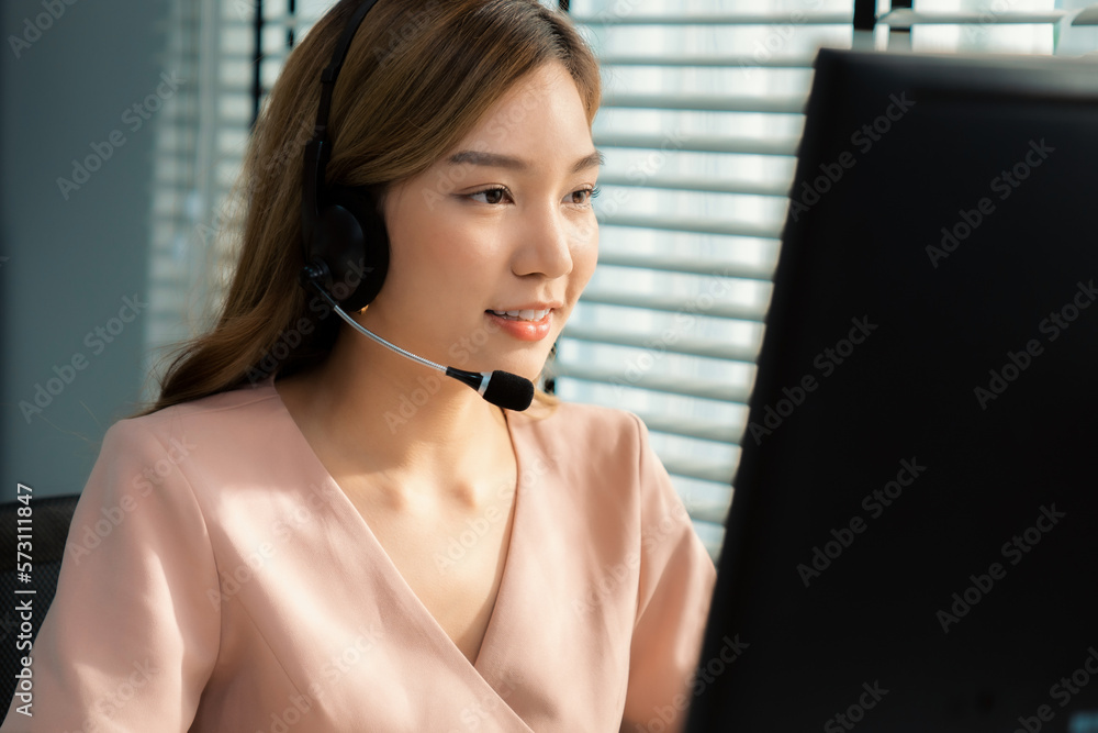 Aufkleber competent female operator working on computer and while talking with clients. concept relevant to bo