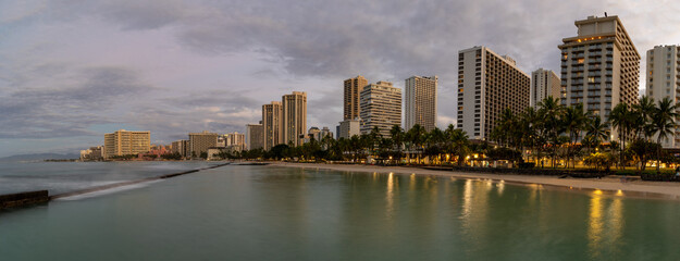 Obraz na płótnie Canvas Waikiki coast just before dawn