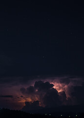 Rayo iluminando nube