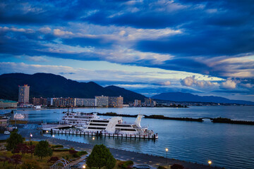 朝方の琵琶湖の港