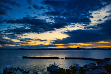 琵琶湖の朝焼け
