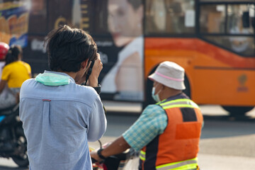 A man with a camera photographs the traffic in the city center