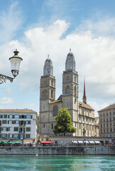 Fototapeta na wymiar view of Zurich and Grossmünster