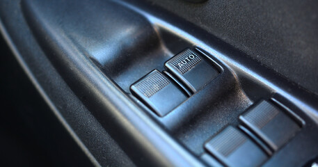 車の窓の開閉のボタン
