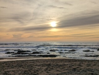 Fototapeta na wymiar sunset over the Pacific Ocean, sunset in Half Moon Bay State Beach