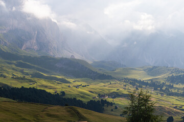 Obraz premium sun light over green mountain valley