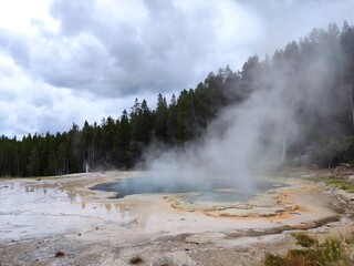 yellowstone geothermal park