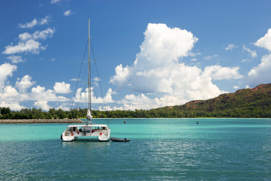 Navigando sul mare delle Seychelles.