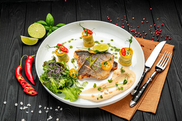 Veal medallion with salad and hummus hummus