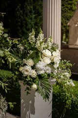 White and green fresh flower wedding arrangement.
