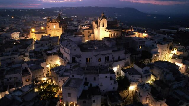 Vista aerea di Ostuni la citt&agrave; bianca al tramonto, nella valle d'itria in puglia