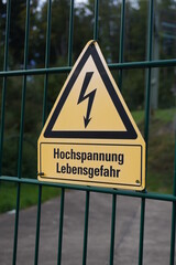Hochspannungs Schild