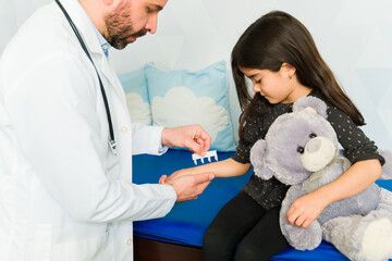 Kid with an allergy getting a SPT test