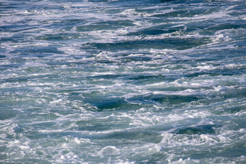 荒い海の波　その1