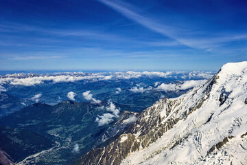 Fototapeta na wymiar Landscape view from a mountain peak at Chamonix in France