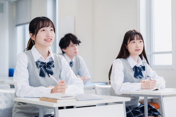 Obraz premium 教室で楽しく授業を受ける高校生