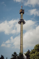 Gyro-Drop-Tower in einem Freizeitpark in Niedersachsen