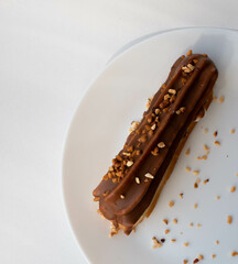 CURE ECLAIR IN A PLATE