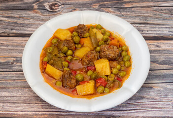 Turkish Food Meaty Green Pea Stew - Stewed Meat Etli Bezelye.