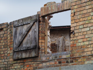 Altes Haus ohne Dach