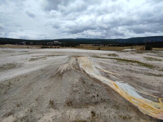 thermal pool in yellowstone