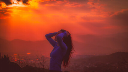 Fototapeta premium backlit silhouette of a woman