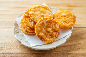 塩味の堅焼きせんべい　