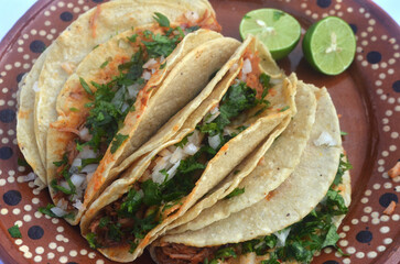 Tacos de Barbacoa con cebolla y cilantro