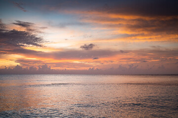Obraz premium amazing sunset on the sea tropical beach