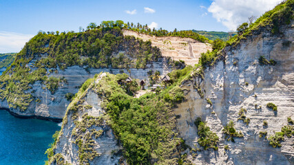 NUSA PENIDA, INDONESIA - NOVEMBER 8, 2022: Aerial view from drone of Tree House (Rumah Pohon) with croud of tourists waiting to shooting on stairs