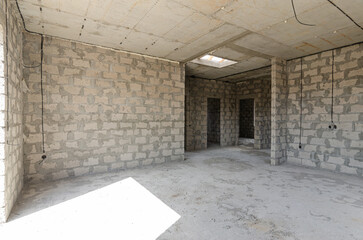 Construction of an individual residential building, a large spacious room with a concrete floor and reinforced concrete ceilings