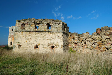 Fototapeta na wymiar Stone tower in Pniv Castle - medieval historical object in western Ukraine