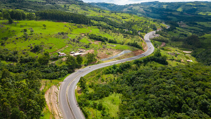 Aerial view of the BR376 highway, known as Serra do Cadeado, in the city of Mauá da Serra, southern Brazil - obrazy, fototapety, plakaty