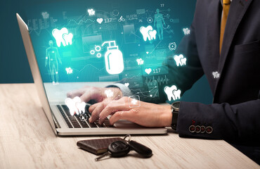 hand browsing on the internet for medical issues