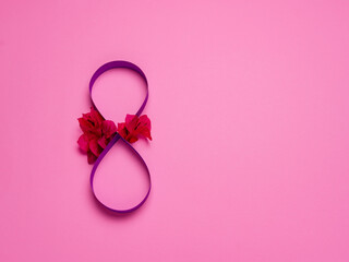 Photograph of the dumero 8 made of paper in celebration of the 8th of March, International Women's Day


