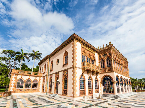 Ca d'Zan is an elaborate Venetian-style villa modeled in part after the Doges Palace in Venice