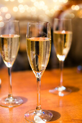 シャンパンをみんなで飲む