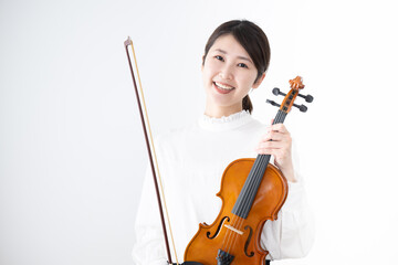 バイオリンの先生のようなイメージ © kapinon