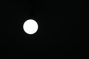 Light in the form of a white circle on a black background