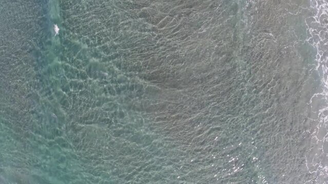 Aerial image of the sea where the intense blue of the waves stands out