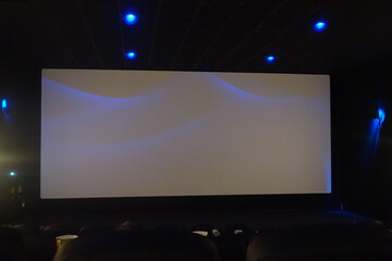 Ecran blanc d'un cinéma