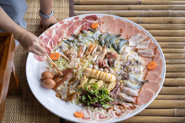 Huge Shabu is a dish made of raw pork and chicken meat, tofu, and a few vegetables. blanch in a pot of hot water.