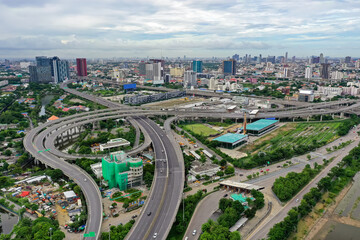 A expressway road that is unconnected to any other routes There are no crossroads or traffic lights...